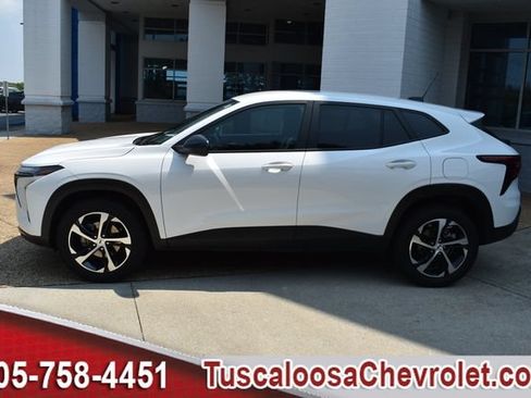 Used 2024 Chevrolet Trax RS w/ Driver Confidence Package FWD image 5