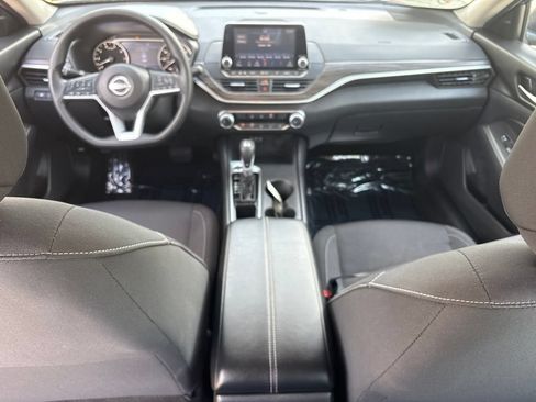 Used 2025 Nissan Altima 2.5 SV FWD image 17