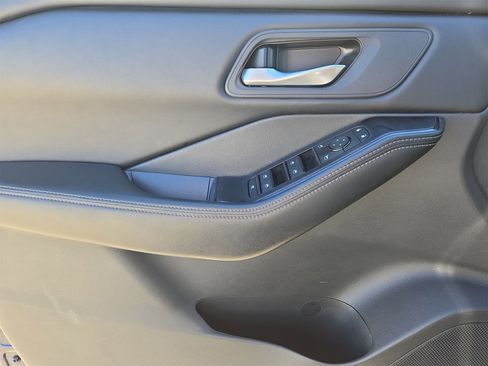 Used 2024 Nissan Rogue SV image 15