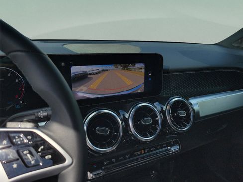 Certified 2025 Mercedes-Benz GLB 250 image 33