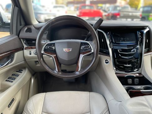 Used 2015 Cadillac Escalade ESV Premium image 9
