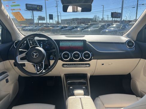 Used 2023 Mercedes-Benz GLA 250 4MATIC w/ Premium Package image 30