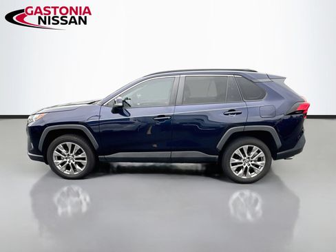 Used 2023 Toyota RAV4 XLE Premium FWD image 5