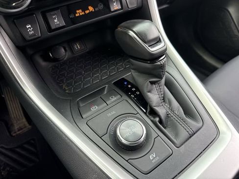Used 2025 Toyota RAV4 XSE AWD/4WD image 21