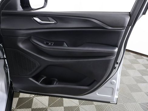 Used 2023 Jeep Grand Cherokee L Laredo image 24