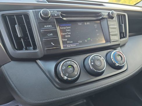 Used 2016 Toyota RAV4 LE FWD image 18