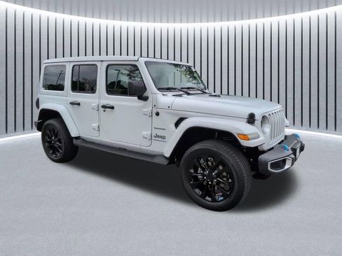 Used 2023 Jeep Wrangler Unlimited Sahara w/ Cold Weather Group AWD/4WD image 2