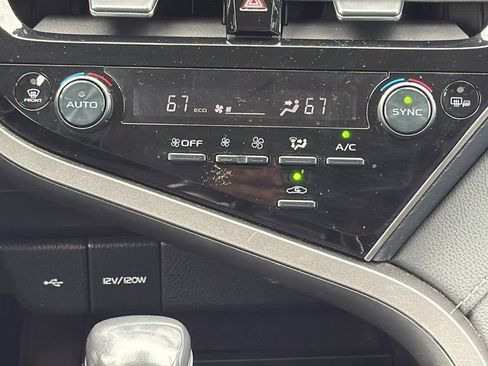 Used 2022 Toyota Camry SE w/ Carpet Mat Package (TMS) image 25