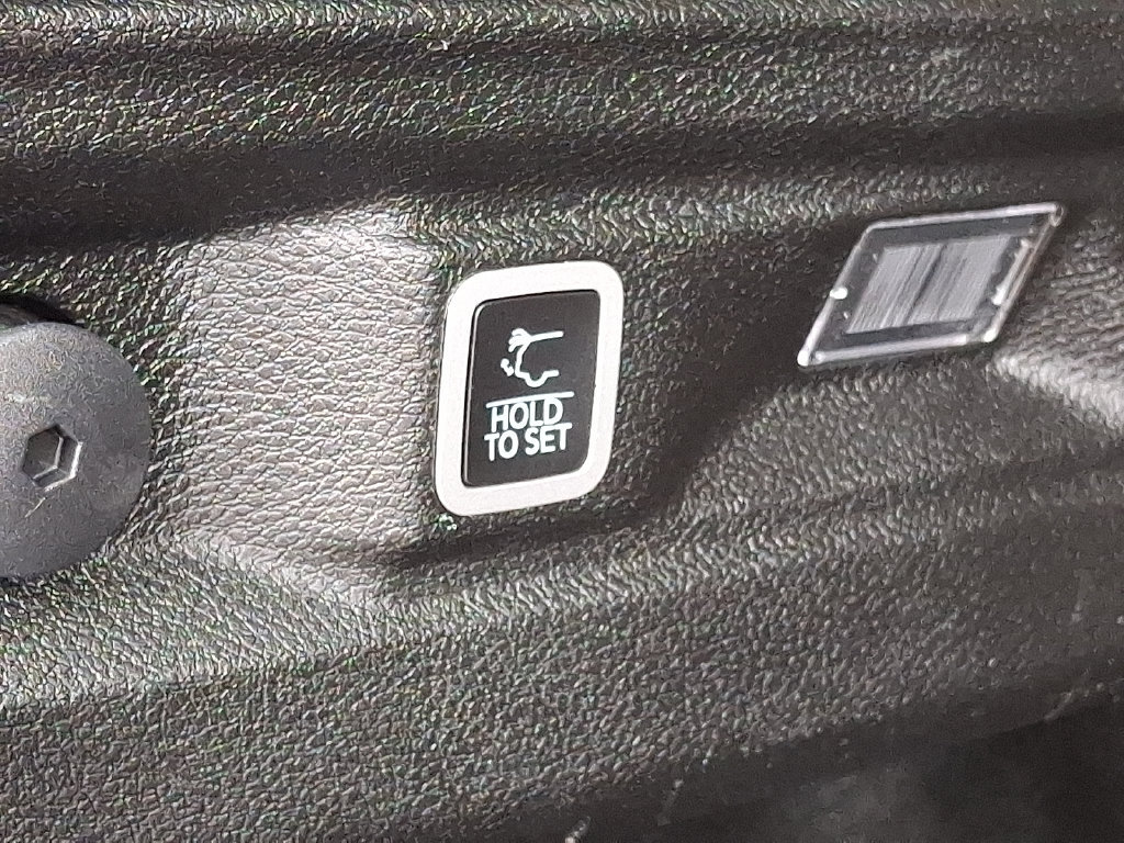Used 2023 Jeep Grand Cherokee L Limited AWD/4WD image 33