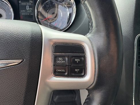 Used 2016 Chrysler Town & Country Touring w/ Driver Convenience Group FWD image 28