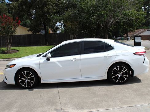 Used 2018 Toyota Camry SE w/ Convenience Package FWD image 3