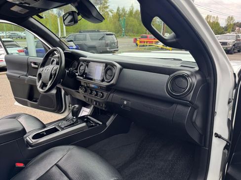 Used 2021 Toyota Tacoma SR5 AWD/4WD image 13