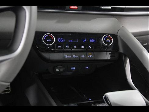 Certified 2025 Hyundai Elantra Sport image 13