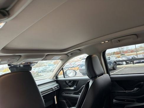 New 2026 Lincoln Corsair Premiere image 8