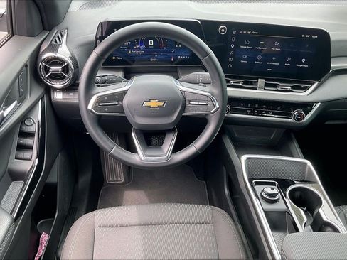 Used 2026 Chevrolet Equinox LT FWD image 5