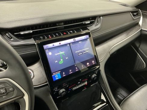 Used 2023 Jeep Grand Cherokee L Limited w/ Black Appearance Package image 12