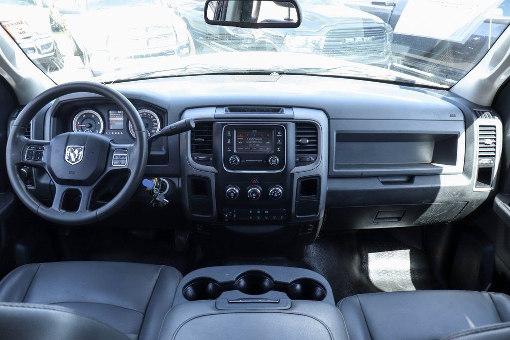 Used 2016 RAM 5500 Tradesman w/ Chrome Appearance Group RWD image 18