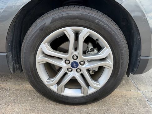 Used 2018 Ford Edge Titanium w/ Technology Package FWD image 5