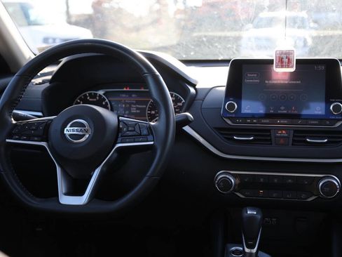 Used 2022 Nissan Altima 2.5 SV w/ SV Premium Package image 23