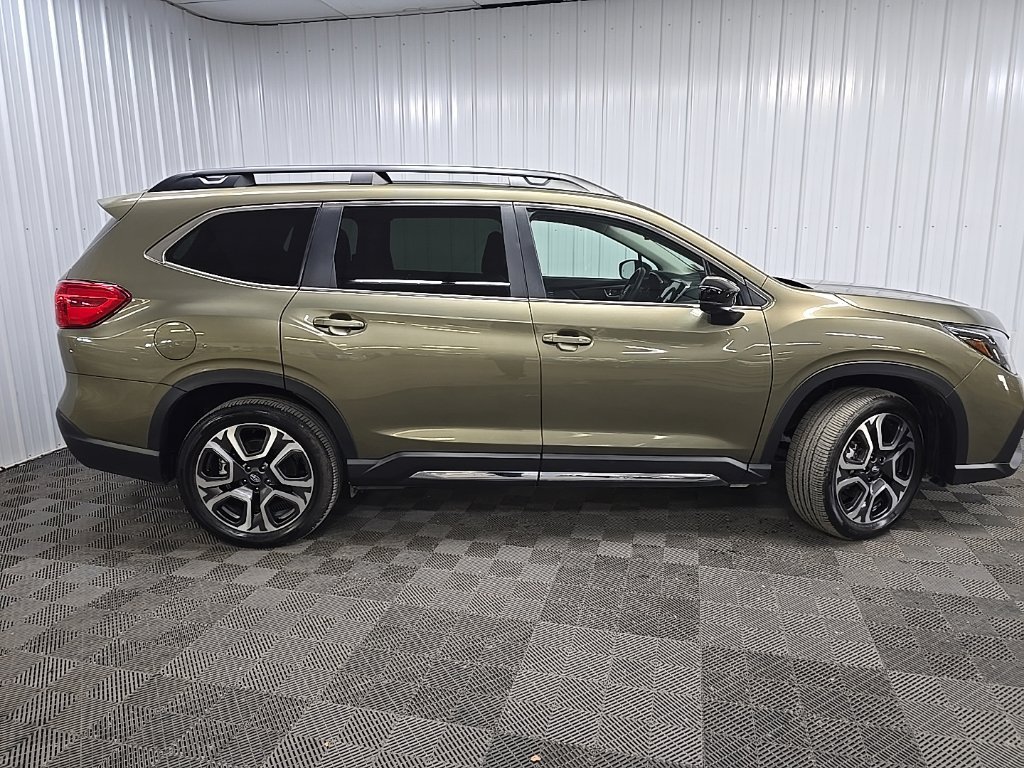 Used 2025 Subaru Ascent Limited AWD/4WD image 2