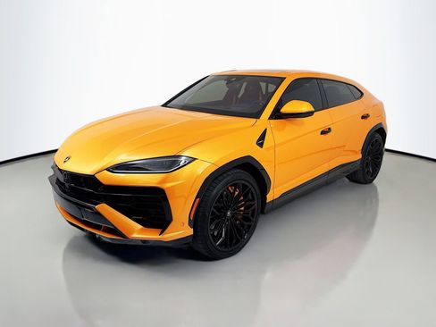 Used 2025 Lamborghini Urus SE AWD/4WD image 3