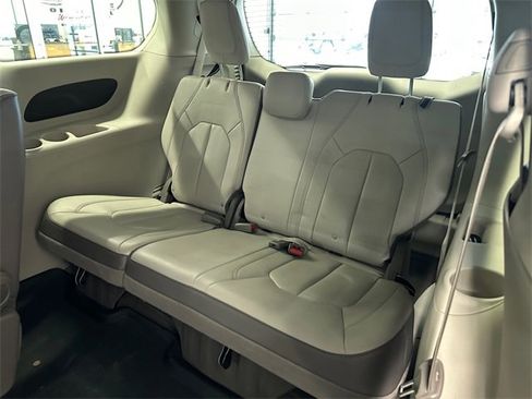 Used 2020 Chrysler Voyager Lxi w/ Cold Weather Group image 16