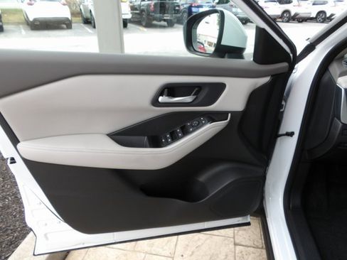 New 2025 Nissan Rogue SV image 17