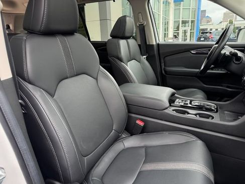 Used 2024 Honda Pilot Touring image 11