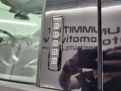 Used 2019 Ford F350 Lariat w/ Chrome Package image 36