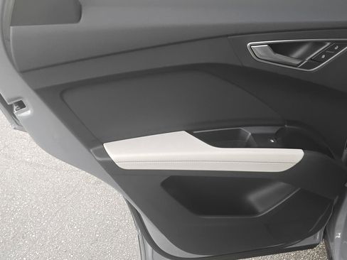 Used 2025 Audi Q4 e-tron Premium image 19