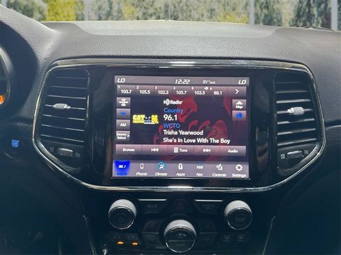 Used 2020 Jeep Grand Cherokee Altitude AWD/4WD image 16