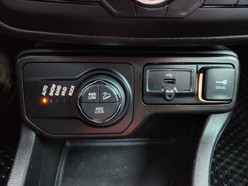 Used 2019 Jeep Renegade Trailhawk AWD/4WD image 25