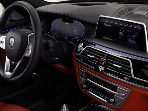 Used 2022 BMW ALPINA B7 xDrive image 28