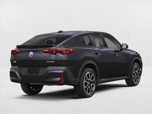 Used 2026 BMW X2 xDrive28i w/ Technology Package AWD/4WD image 2
