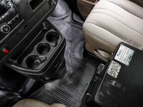 Used 2009 Chevrolet Express 1500 image 32