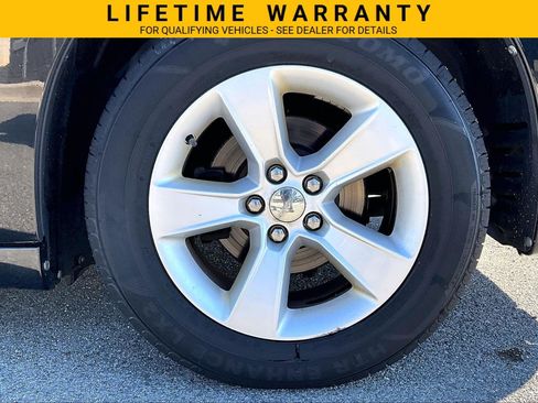 Used 2012 Dodge Charger SE RWD image 4