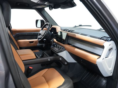 Used 2023 Land Rover Defender 130 X-Dynamic SE AWD/4WD image 34