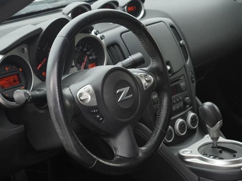 Used 2020 Nissan 370Z Coupe RWD image 21