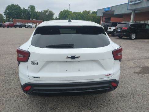 Used 2024 Chevrolet Trax RS w/ Driver Confidence Package FWD image 3