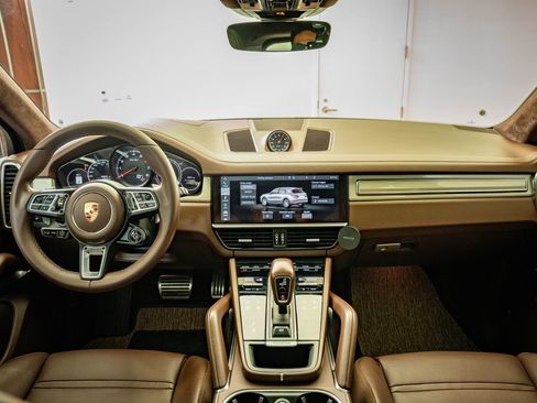 Certified 2021 Porsche Cayenne Turbo AWD/4WD image 6
