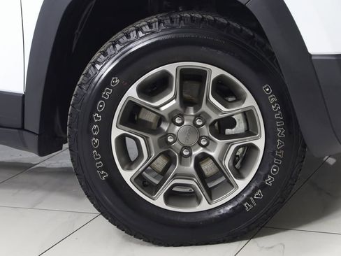 Used 2022 Jeep Cherokee Trailhawk w/ Comfort/Convenience Group image 14