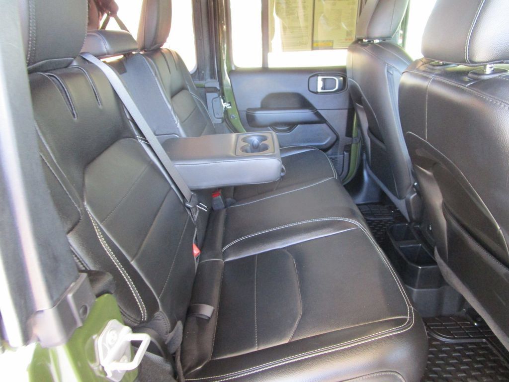 Used 2022 Jeep Wrangler Unlimited Sahara AWD/4WD image 20