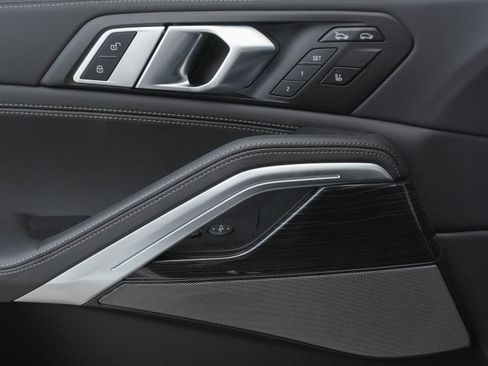 Certified 2025 BMW X6 xDrive40i w/ Climate Comfort Package image 13