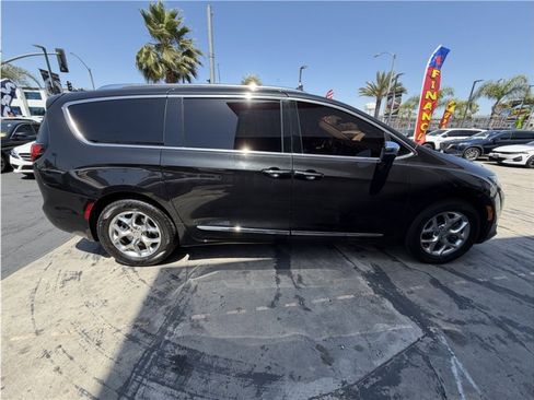 Used 2018 Chrysler Pacifica Limited FWD image 8