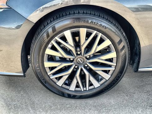 Used 2025 Nissan Altima 2.5 SV FWD image 31