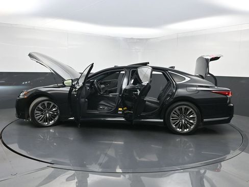 Used 2020 Lexus LS 500 w/ Accessory Package (Z2) RWD image 36