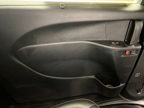Used 2025 Chrysler Pacifica Select FWD image 24