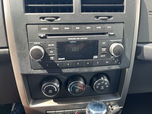 Used 2012 Jeep Liberty Sport AWD/4WD image 18