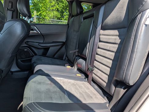 Used 2025 Mitsubishi Outlander SE AWD/4WD image 19
