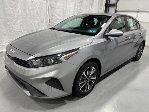 Used 2024 Kia Forte LXS FWD image 3